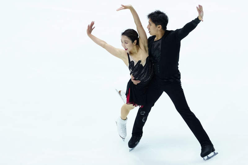 国内滑联花着溜冰大奖赛：隋娴静/韩聪首日暂列第一 — 新京报
