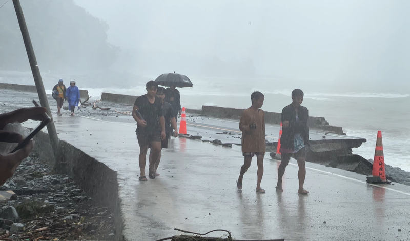 台风“凤凰”已经致菲律宾6人降生 逾235万人受灾 — 新京报