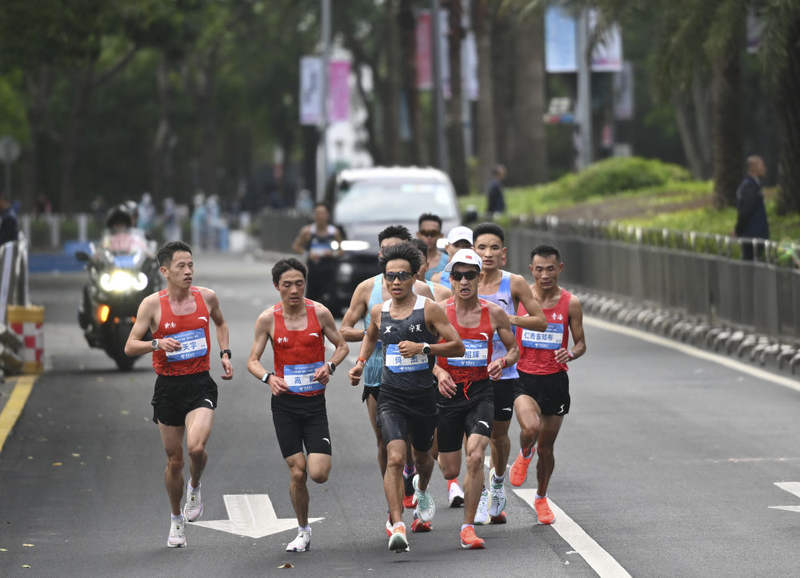 全运会历史首个跨境马拉松何杰夺冠 — 新京报