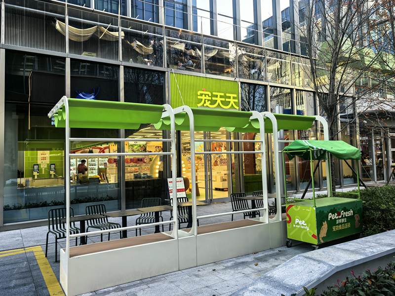 实探盒马前CEO侯毅新品牌“宠天天”：正清仓甩卖派特鲜生库存 — 新京报