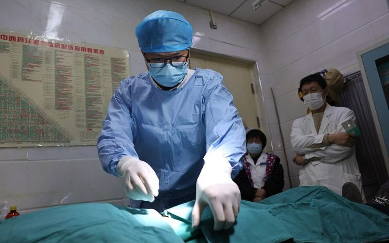 让喝酒变得“不那么快乐”，北京首例“戒酒芯片”手术完成 — 新京报