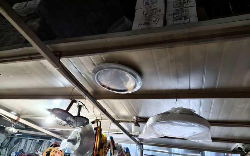 违规使用易燃彩钢板搭建夹层，怀柔区一五金店被临时查封 — 新京报