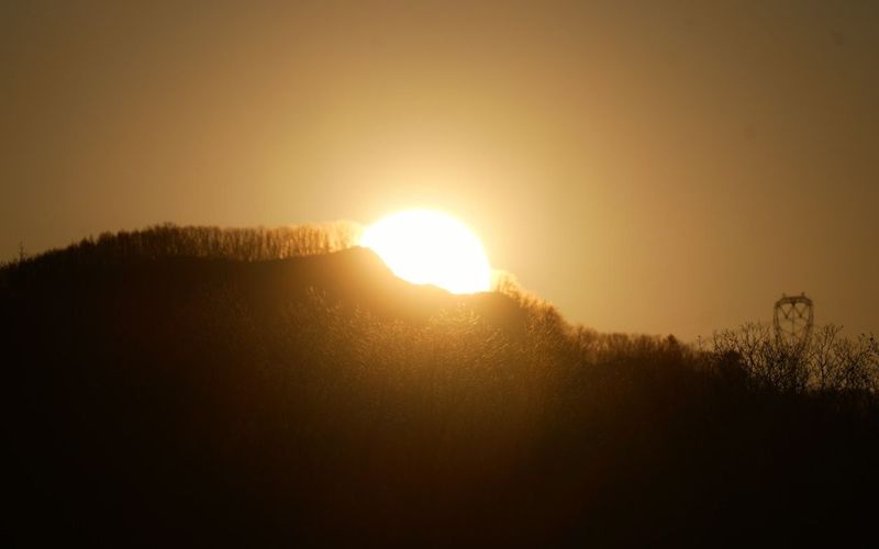 群山披金光，“北京东极”迎来2026年首都“第一缕阳光” — 新京报