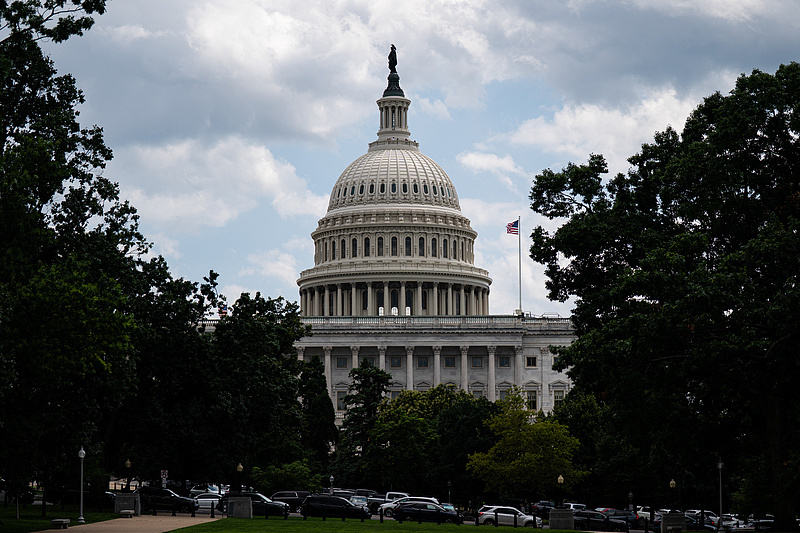 特朗普：支持推进“限制总统战争权”的共和党议员不应连任 — 新京报