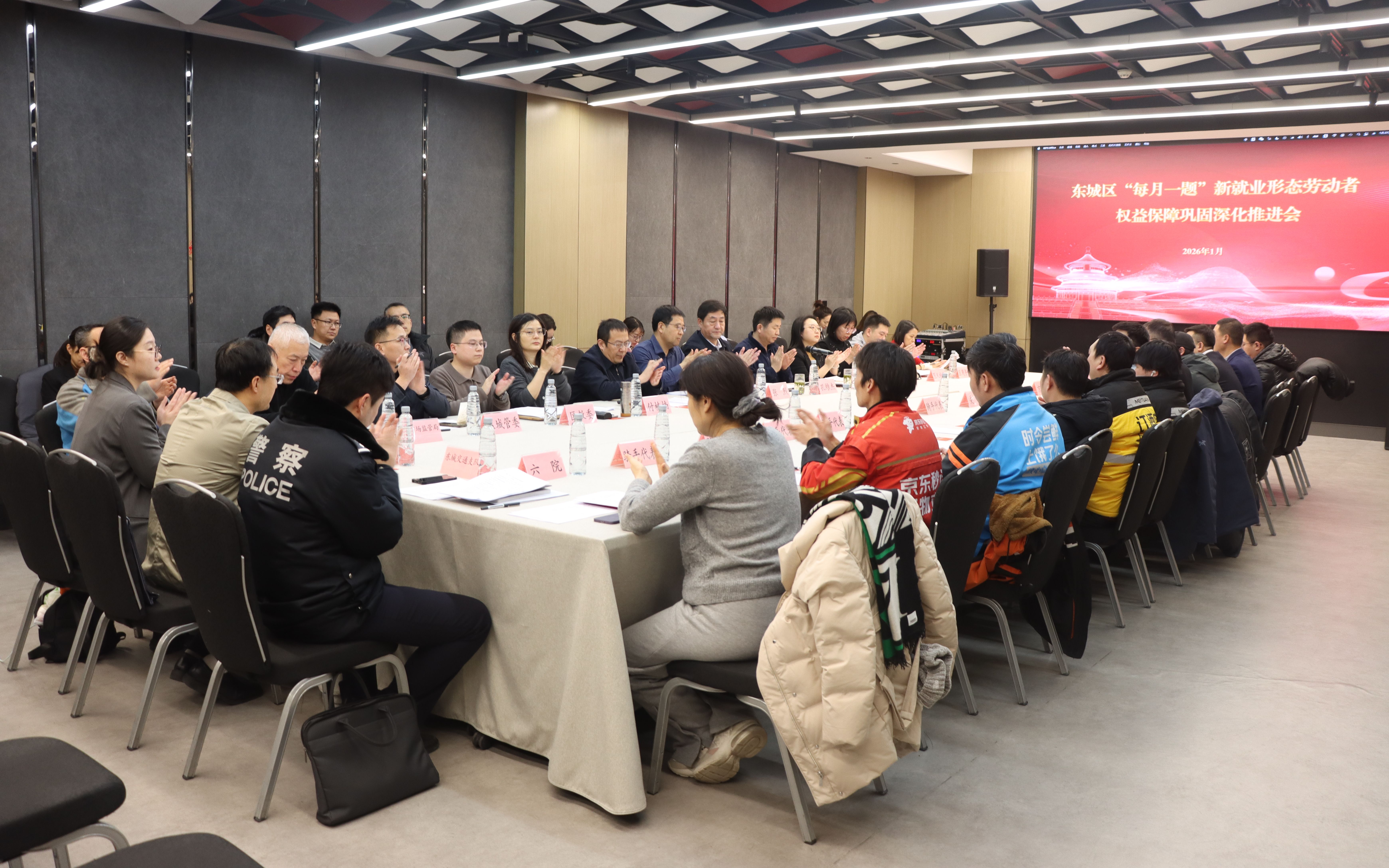 北京东城：为外卖骑手设“暖新公寓”，研究子女入学措施