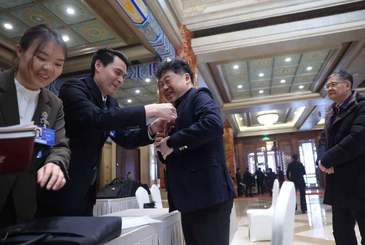 共赴春天的盛会 全国人大北京团代表报到