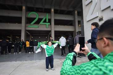 6万余名观众齐聚工体，北京国安主场迎战申花