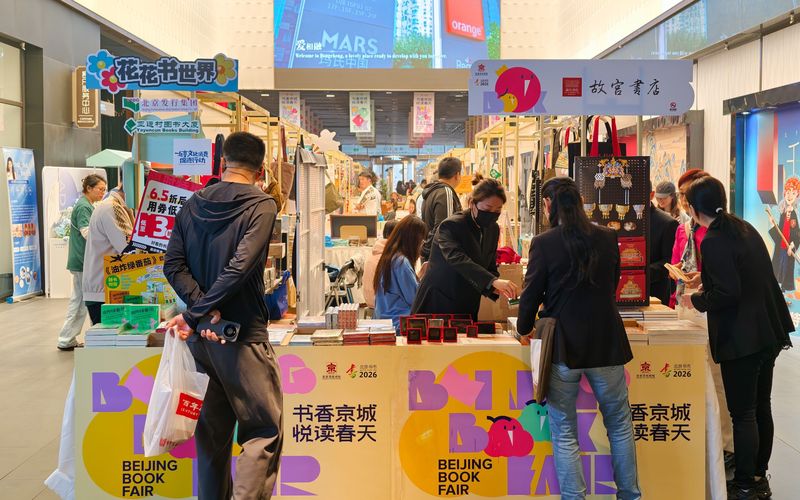 有书、有花、有电影，北京书市走进隆福潮集 — 新京报