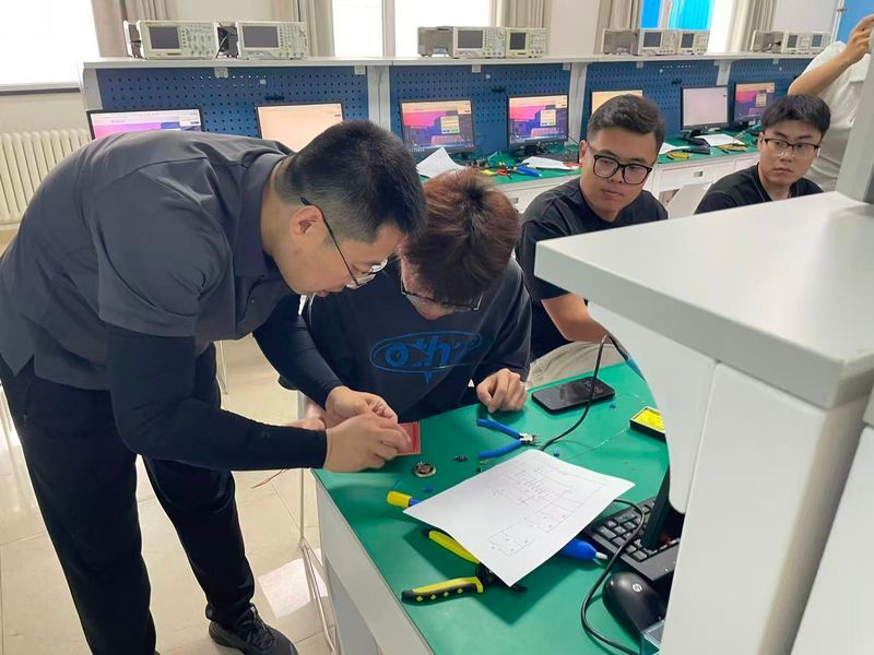 开学第一考即将来临，部分高校发布新生入学考试指南 —
