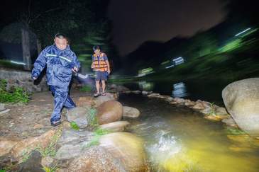 雨夜巡村记：怀柔神堂峪村干部彻夜守护