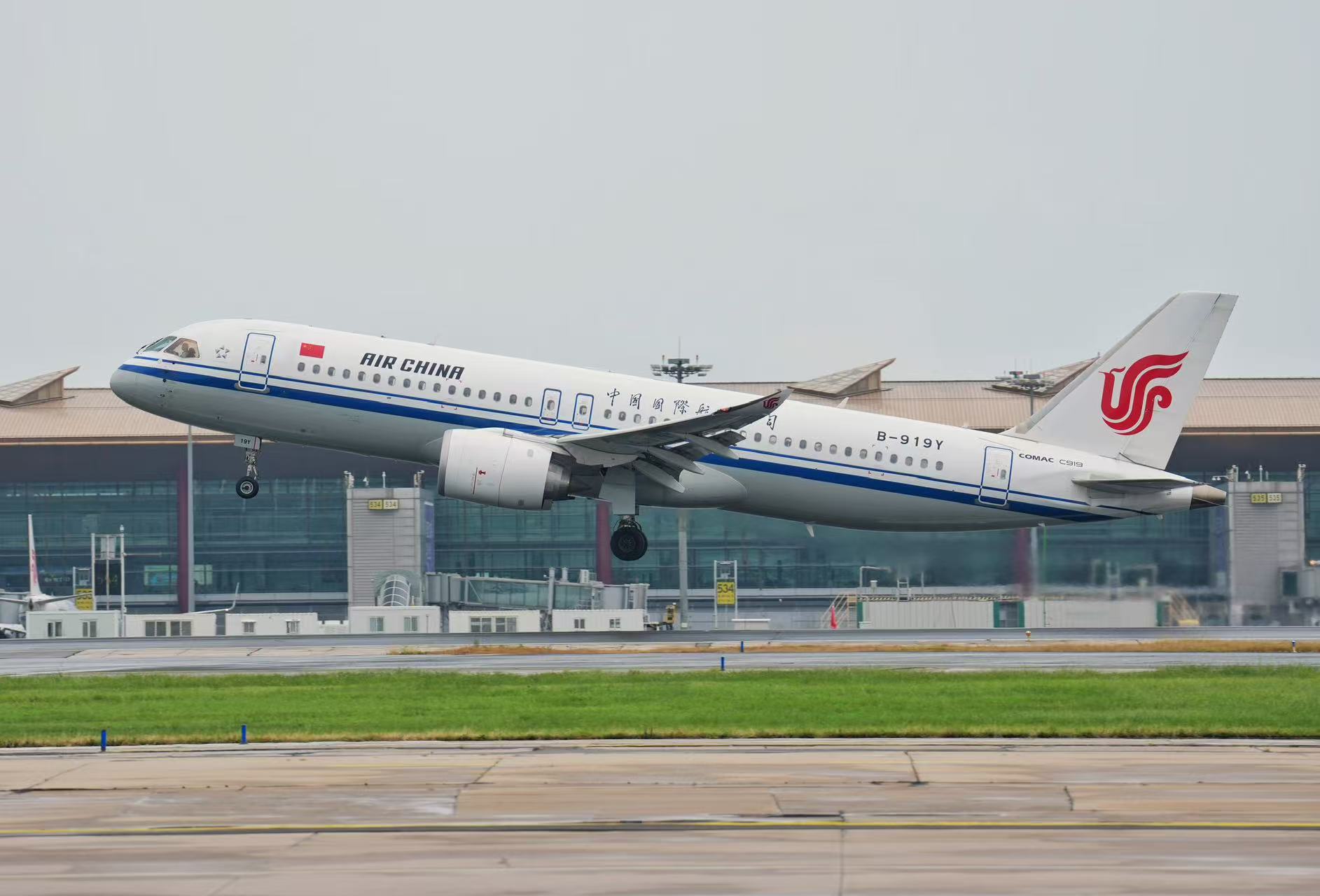 C919开启首条国际航线，里程碑事件助力国产大飞机“出海”