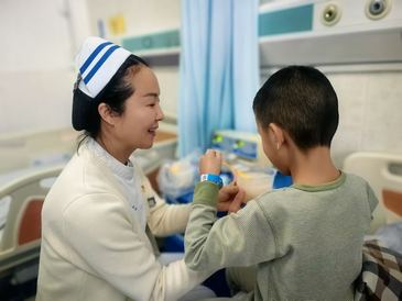 “北京妈妈”守护罕见病患儿，她把病房变成温暖驿站