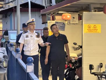 西城消防联合多部门开展夜查，重点整治电动自行车违规停放